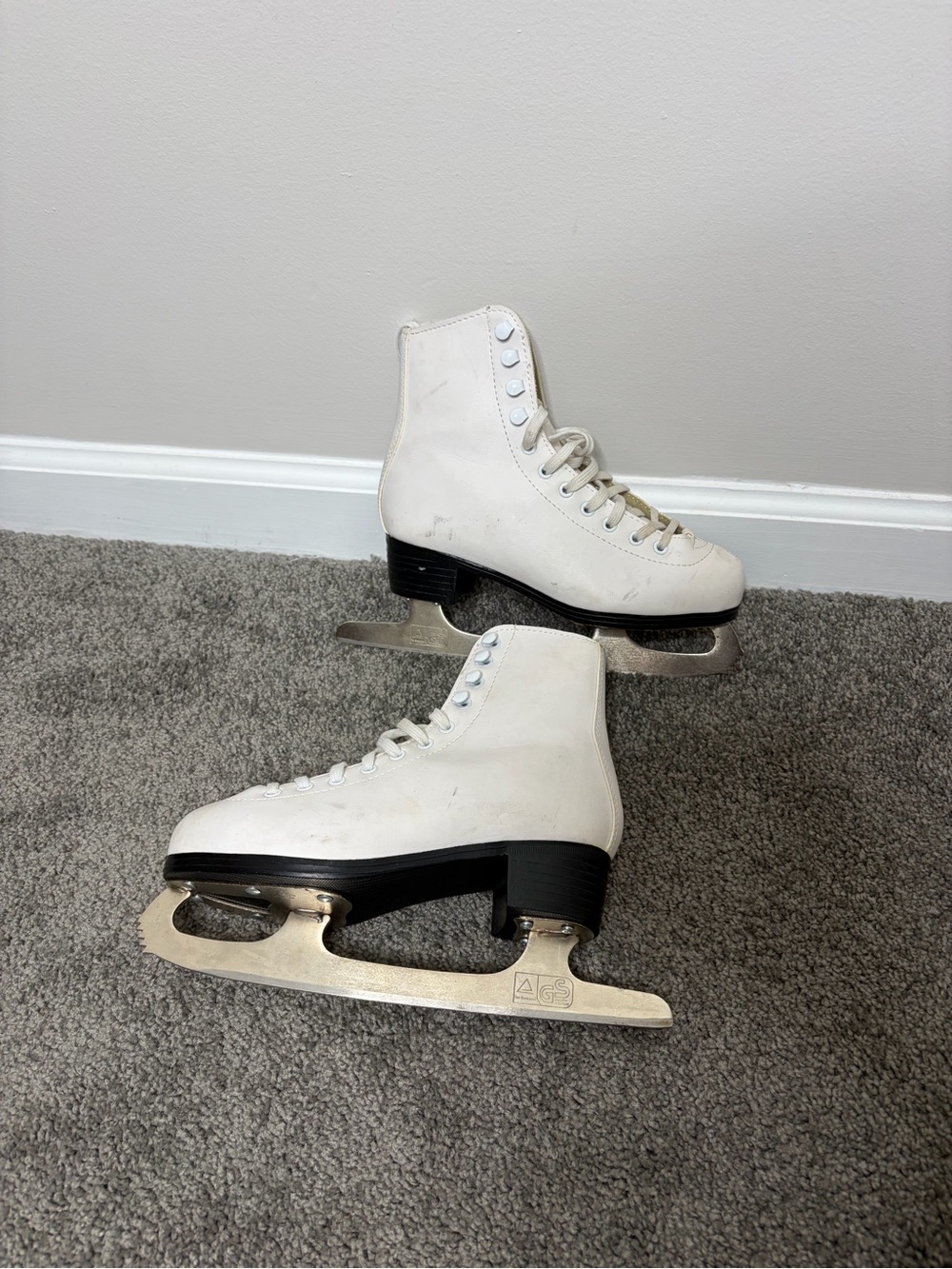 American athletic White Women's Figure Ice Skates girls size 4 or 34